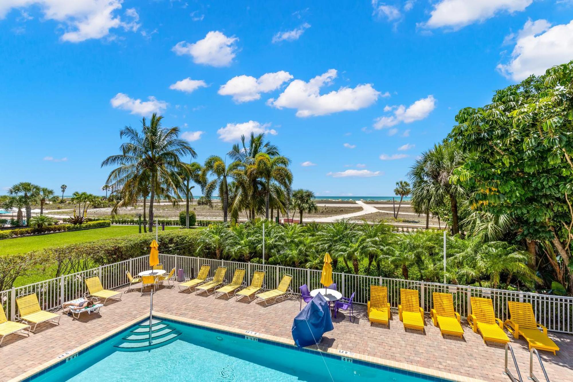 South Beach Oceanfront Resort St. Pete Beach Chambre photo